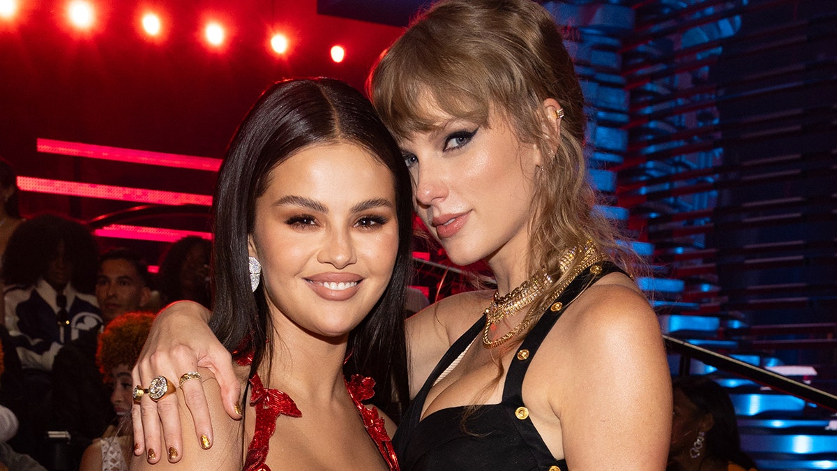 Taylor Swift and Selena Gomez step out for a girls’ night in New York ...