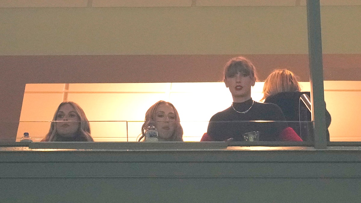 Taylor Swift watches Chiefs-Packers