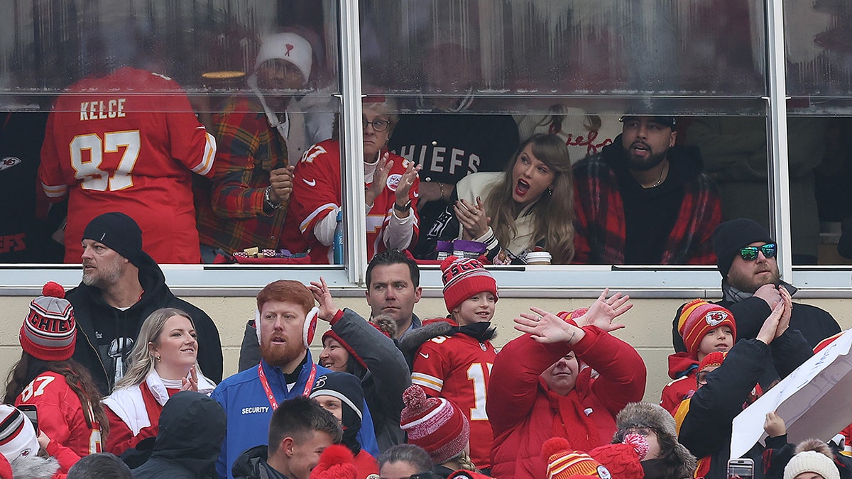 Taylor Swift reacting to Kansas City Chiefs game