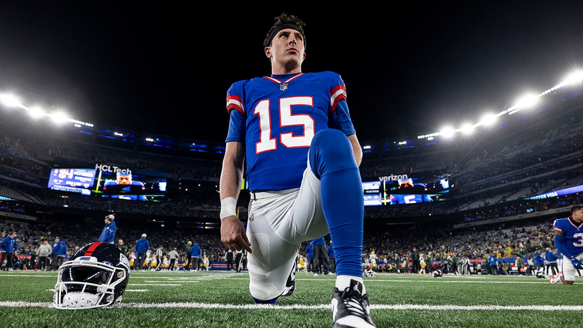 ‘He can wins this job’ 1 Tommy DeVito stretches pre-game