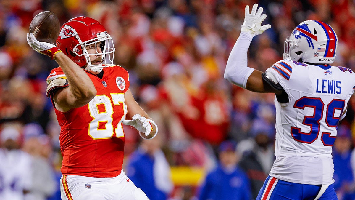 Travis Kelce laterals
