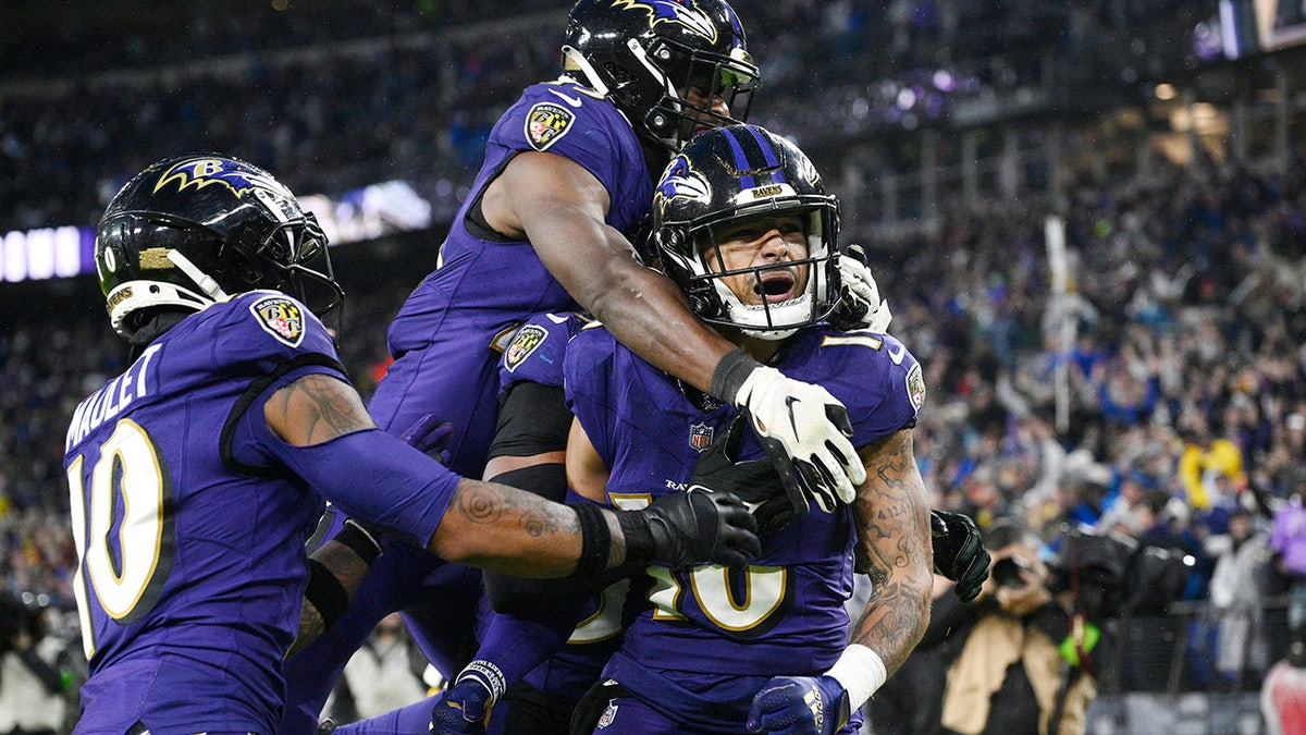 Ravens’ Tylan Wallace breaks several tackles for incredible game