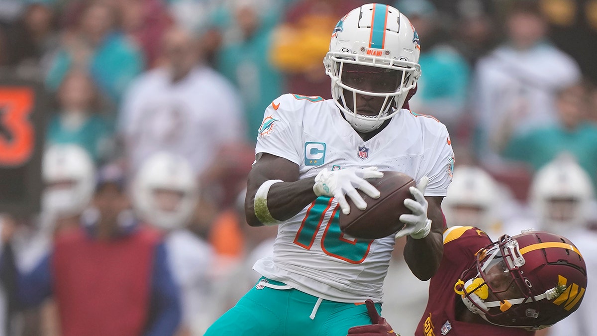 Tyreek Hill steps in front