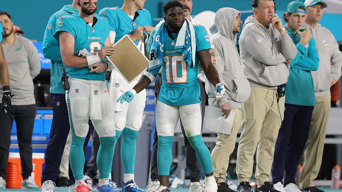 Dolphins’ Tyreek Hill says wife told him to get back in the game despite painful ankle injury 2 Tyreek Hill on the sideline