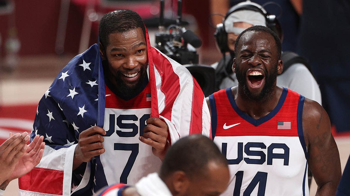 Draymond Green and Draymond Green celebrate