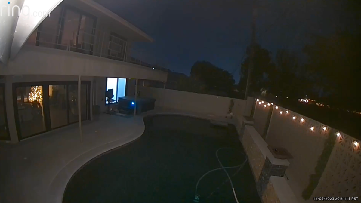 Los Angeles woman says intruder walked inside home with grandkids inside: 'I feel very violated' 4 Man seen peeking into window