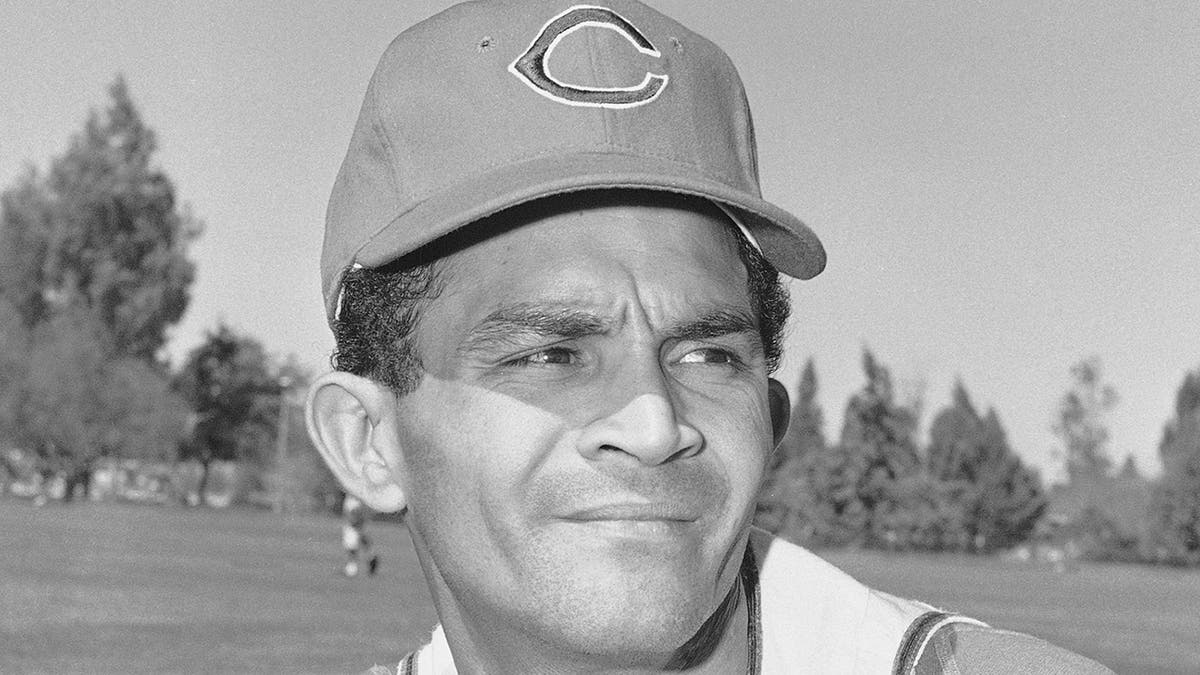 Vic Davalillo, 2-time World Series champion, dies after emergency surgery 1 Vic Davalillo with the Indians
