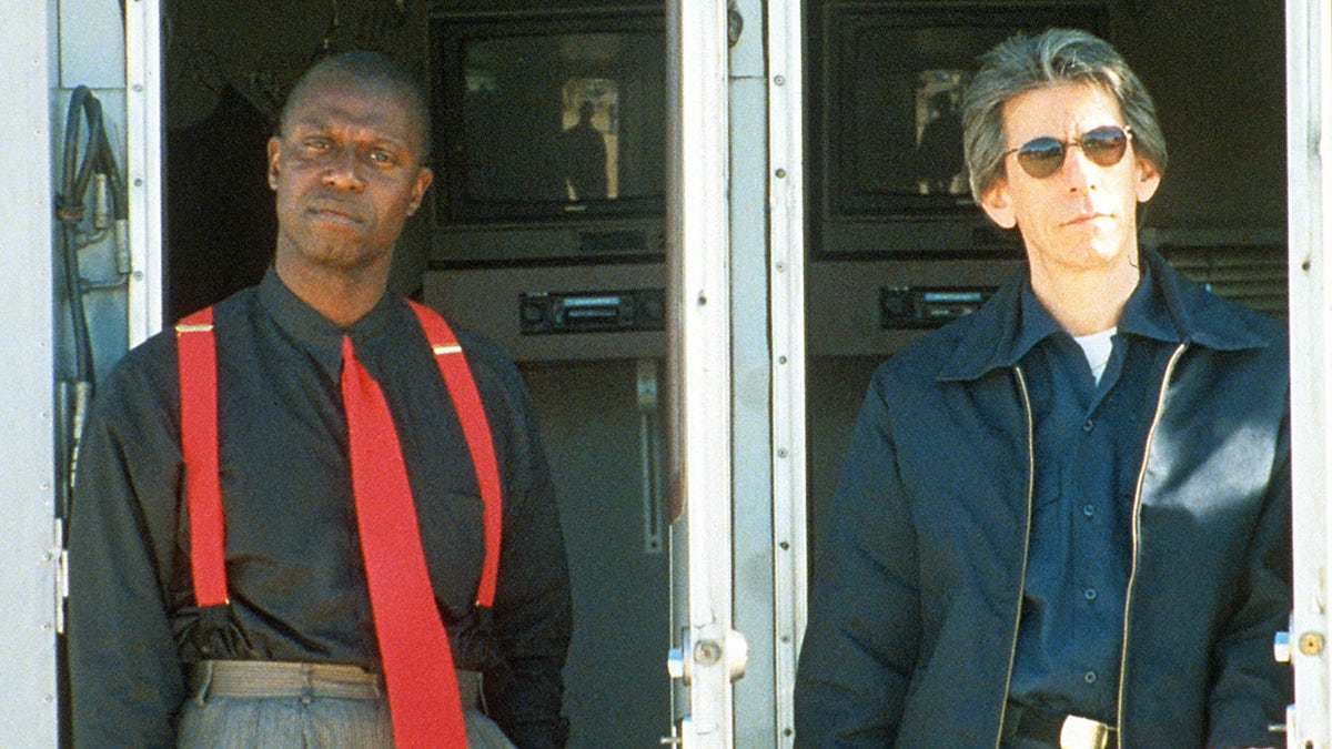 Andre Braugher and Richard Belzer still from Get on the Bus