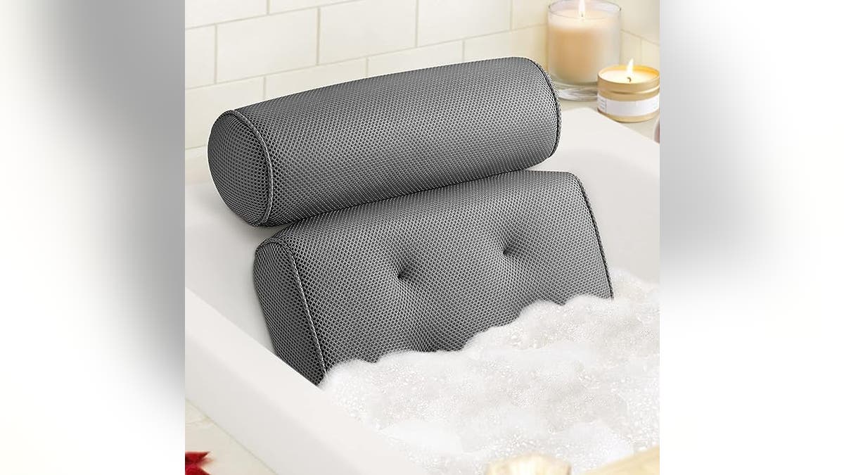 Bathtub pillow