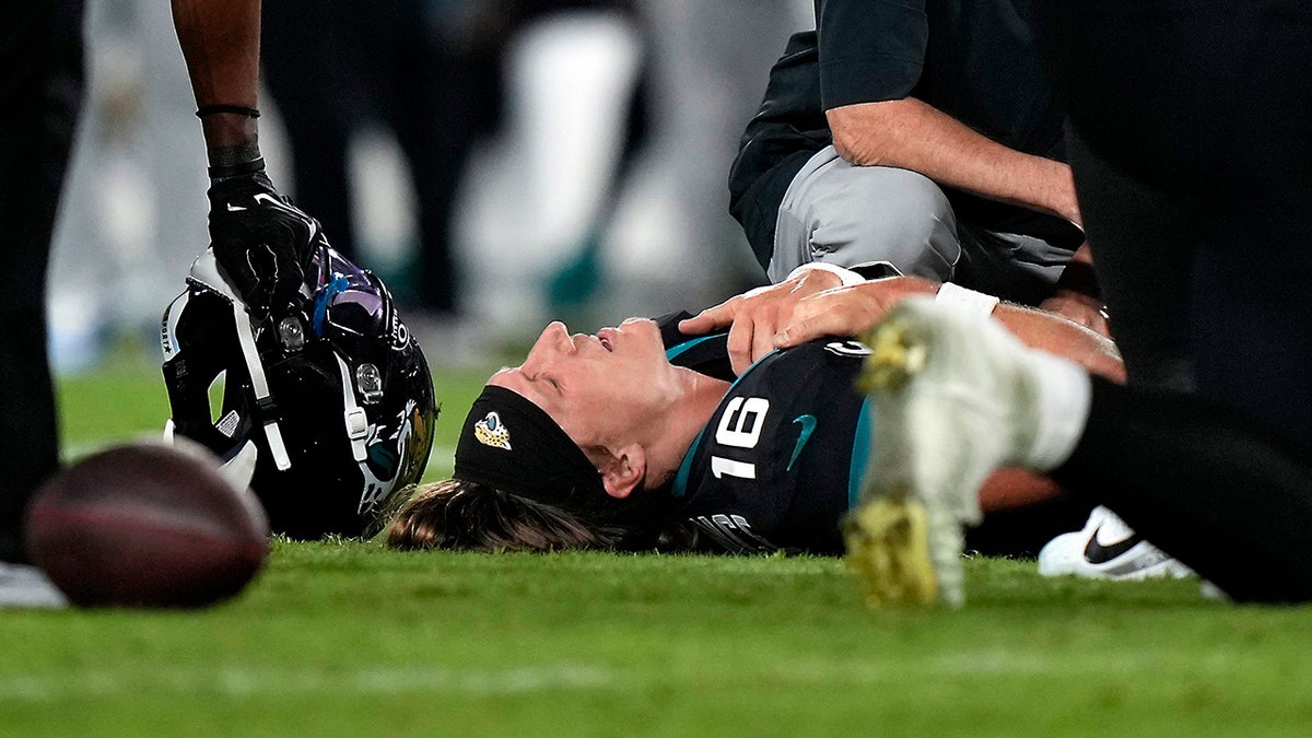 Trevor Lawrence’s wife, Marissa, shares kind messages from fans after QB’s ankle injury 2 Trevor Lawrence in pain