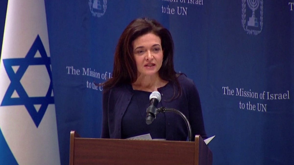 Sheryl Sandberg habló en un acto organizado por el embajador de Israel ante las Naciones Unidas sobre la brutalidad de los ataques de Hamás y para "denunciar los horrores y los espantosos actos de violencia sexual cometidos" contra mujeres judías el 7 de octubre.