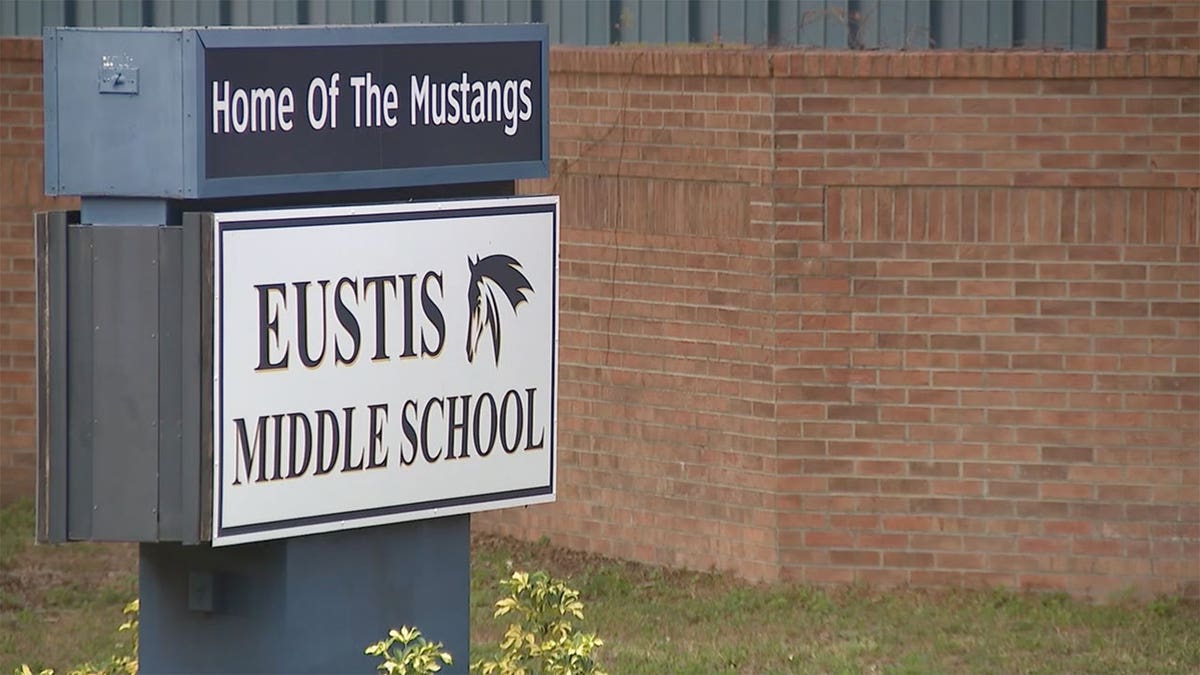 Main sign of Eustis Junior High School