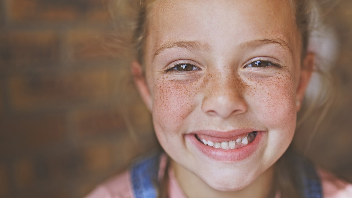 girl with freckles 