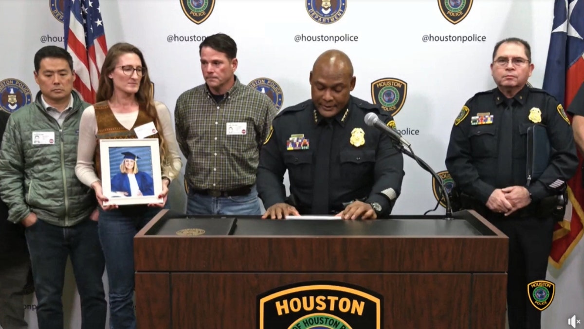 Krista Wilson, Daniel Wilson, Houston Police Chief Troy Finner and detective Caleb Bowling