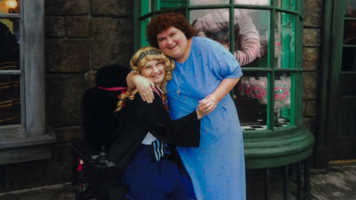 Gypsy Rose Blanchard (left) and Dee Dee Blanchard (right) in Disney World