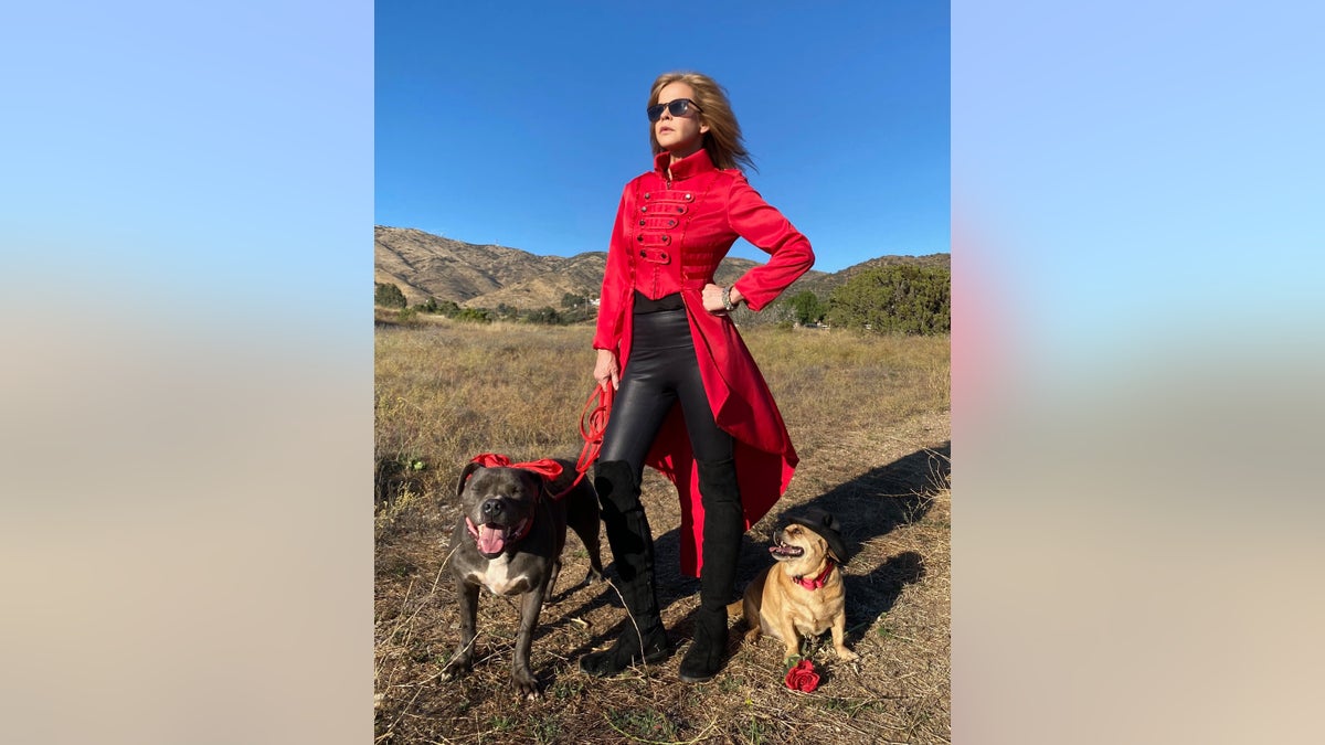 Linda Blair with dogs