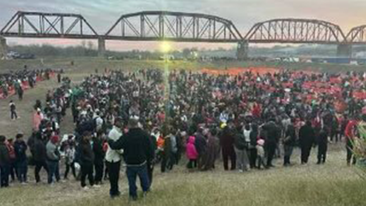 Migrants gathered at the border