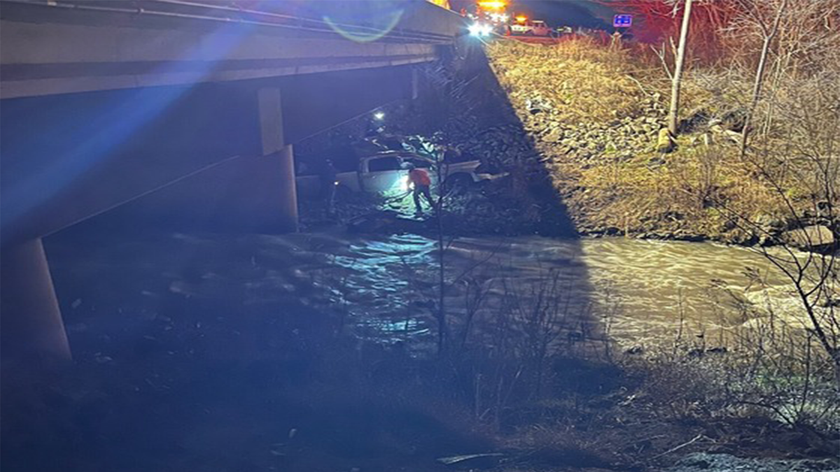 Indiana man rescued after he was trapped in wrecked truck for 6 days: ‘Miracle’ 2 Indiana man stranded in crashed truck