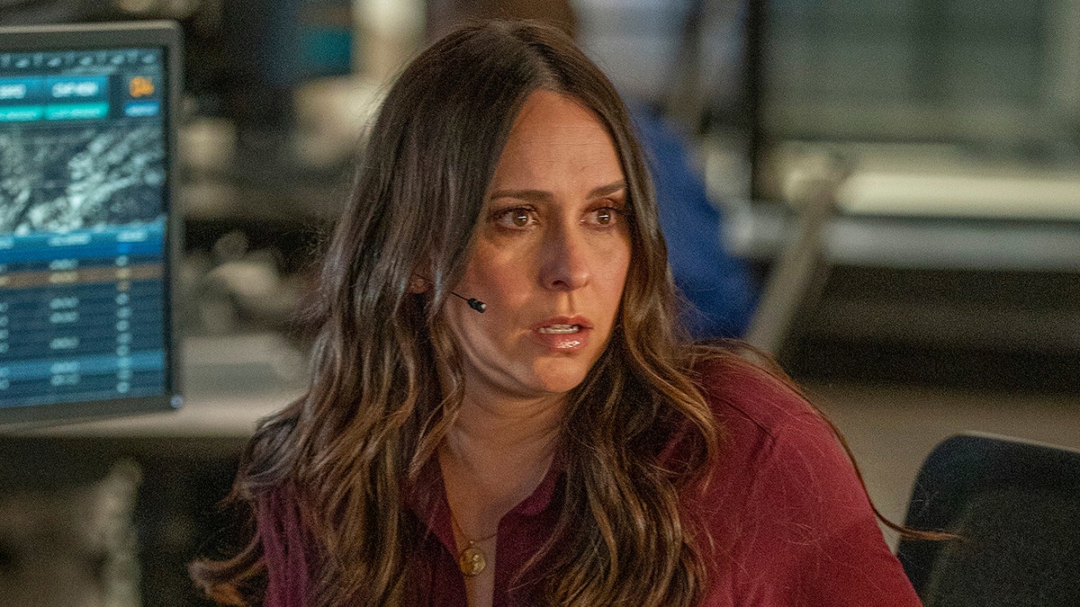 Jennifer Love Hewitt in "9-1-1"