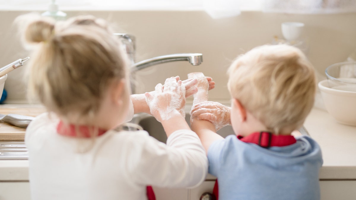 Kids washing hands