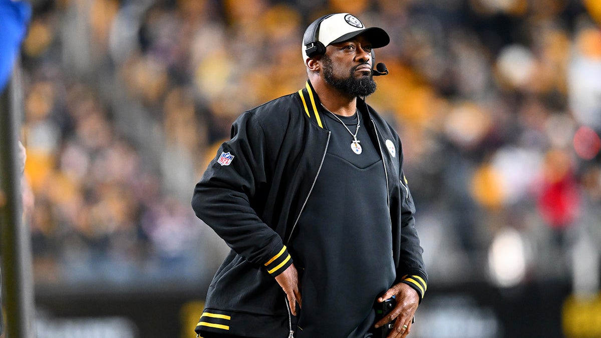 Pittsburgh coach Mike Tomlin on the sidelines