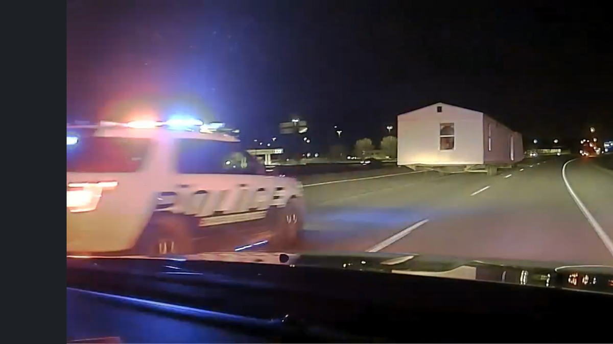 Dashcam footage of cops chasing mobile home