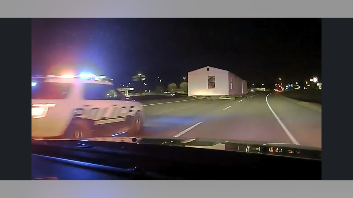 Dashcam footage of cops chasing mobile home