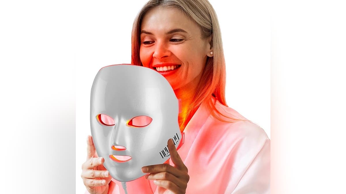 Red light therapy mask