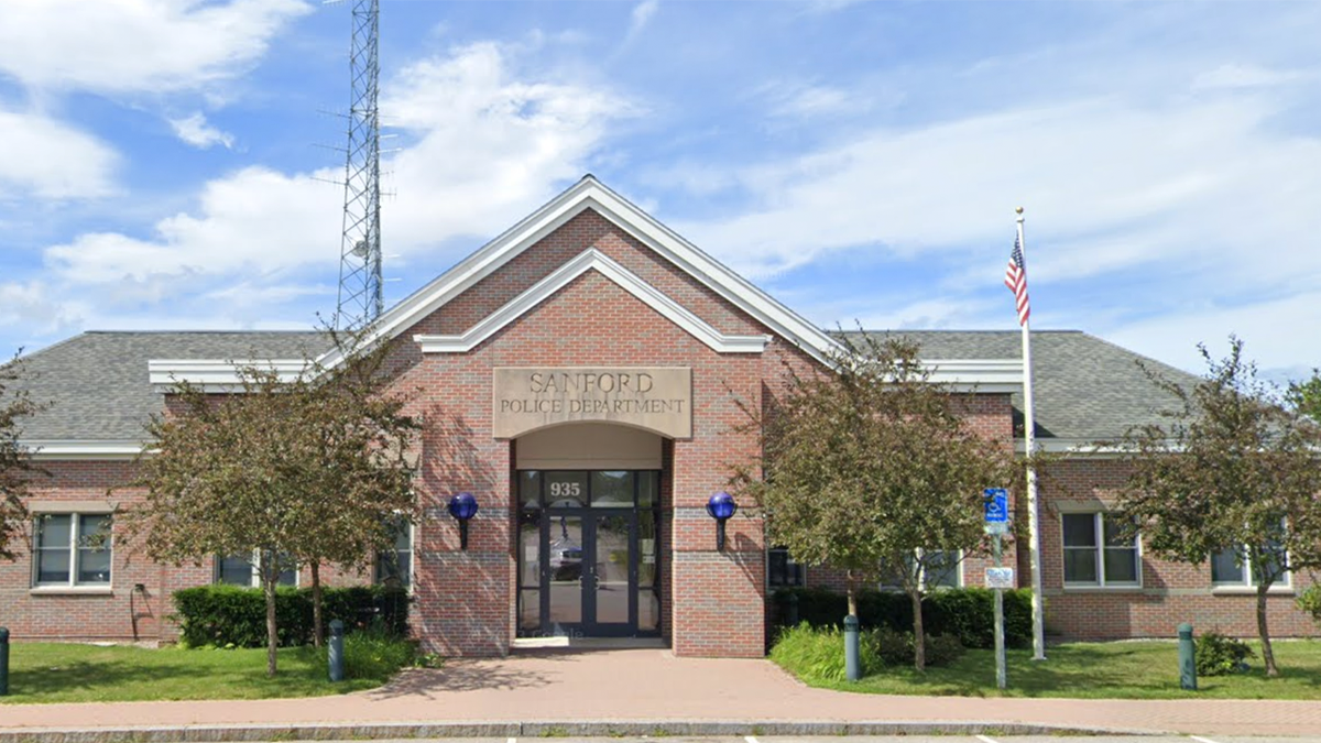 Entrada del Departamento de Policía de Maine