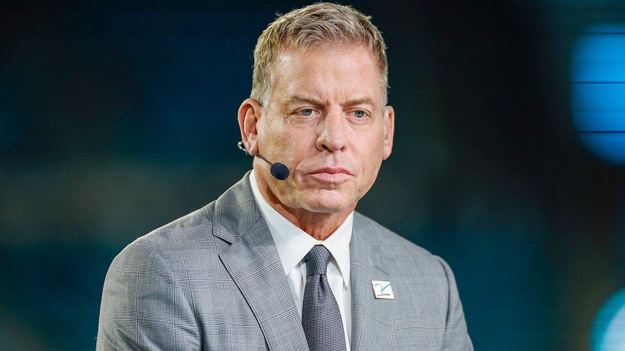 Troy Aikman blasts refs for indecisiveness during Giants-Packers game: 'This is ridiculous' | Fox News