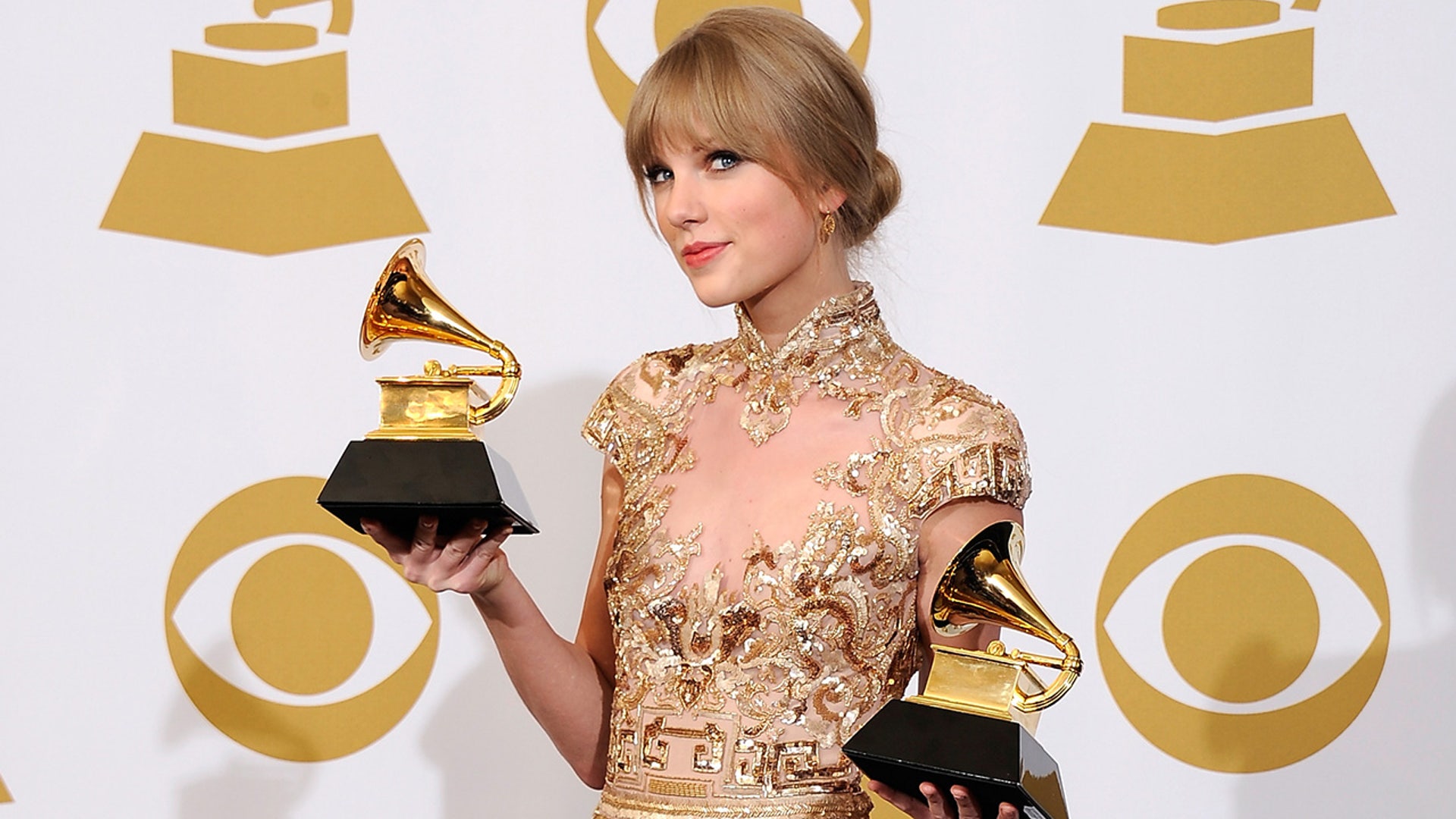 Flowers grammy. Тейлор Свифт Grammy 2023. Taylor Swift премия Грэмми. Тейлор Свифт Грэмми 2022. Тейлор Свифт номинации Грэмми.