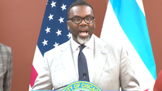 Chicago mayor claims Gov. Abbott is 'attacking our country' by sending migrants to Dem cities, states