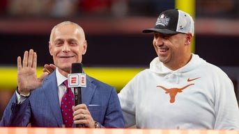 Texas fans boo Big 12 commissioner after winning conference