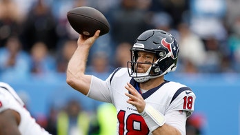 Texans kick game-winning field goal to eliminate Titans from playoff contention