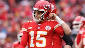 Chiefs' Patrick Mahomes, Travis Kelce lose their cool during frustrating game vs Raiders