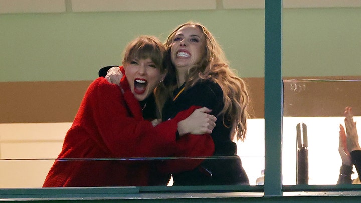 Taylor Swift, Travis Kelce announce engagement