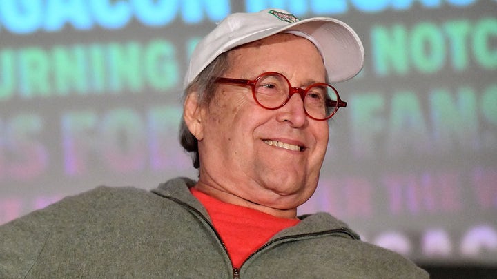 Chevy Chase falls off stage at 'Christmas Vacation' screening