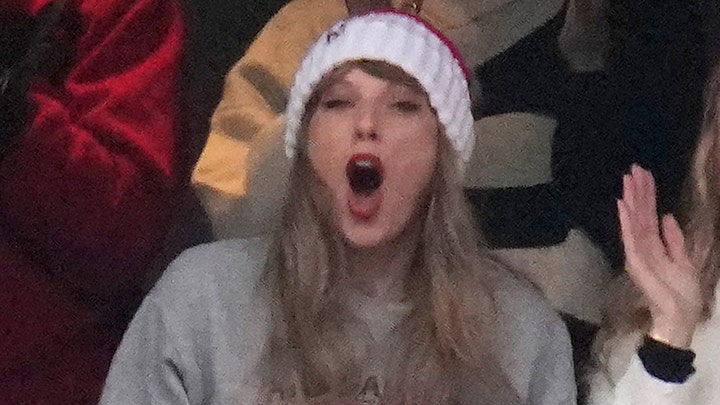 Taylor Swift cheers on the Chiefs, helps clean up suite