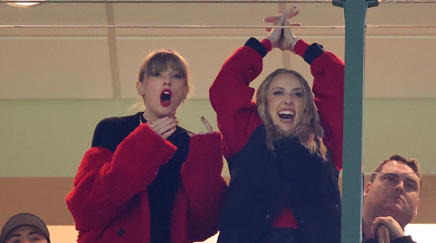 Taylor Swift supports Travis Kelce with Brittany Mahomes in Green Bay