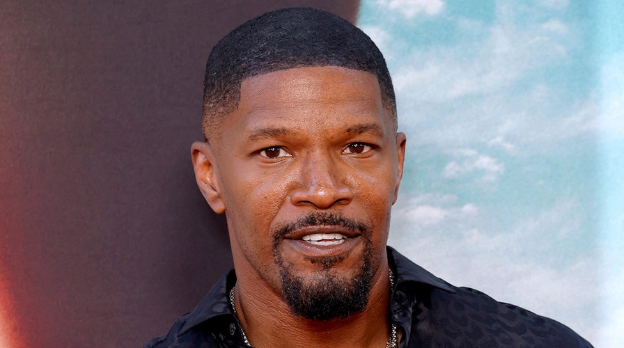 Jamie Foxx returns missing purse to woman in Chicago