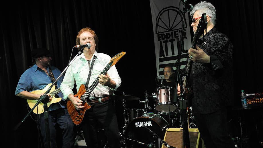 Denny Laine Dies: Wings And Moody Blues Co-Founder Was 79 – Deadline