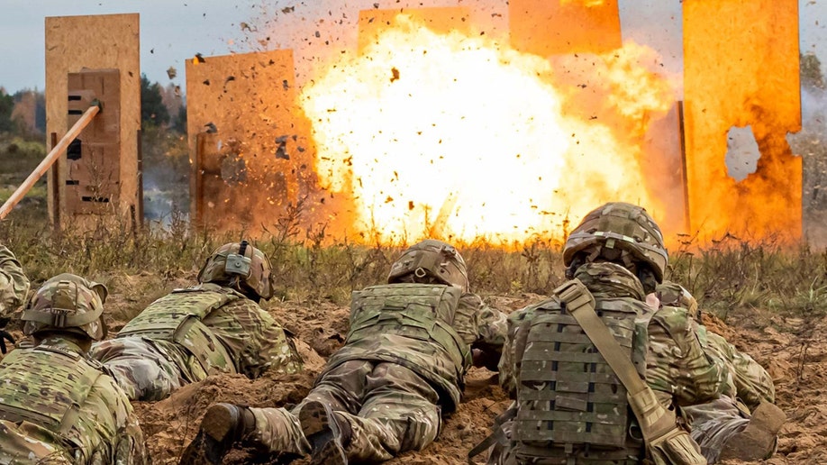 Soldados del Ejército de EE.UU. del Batallón de Ingenieros de la 9ª Brigada