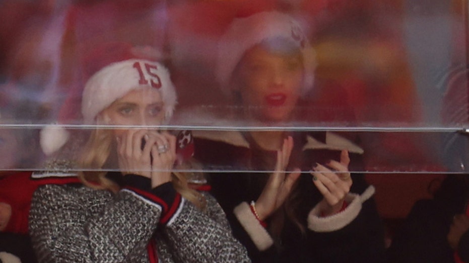 Taylor Swift consoles Brittany Mahomes as Chiefs fall to Raiders