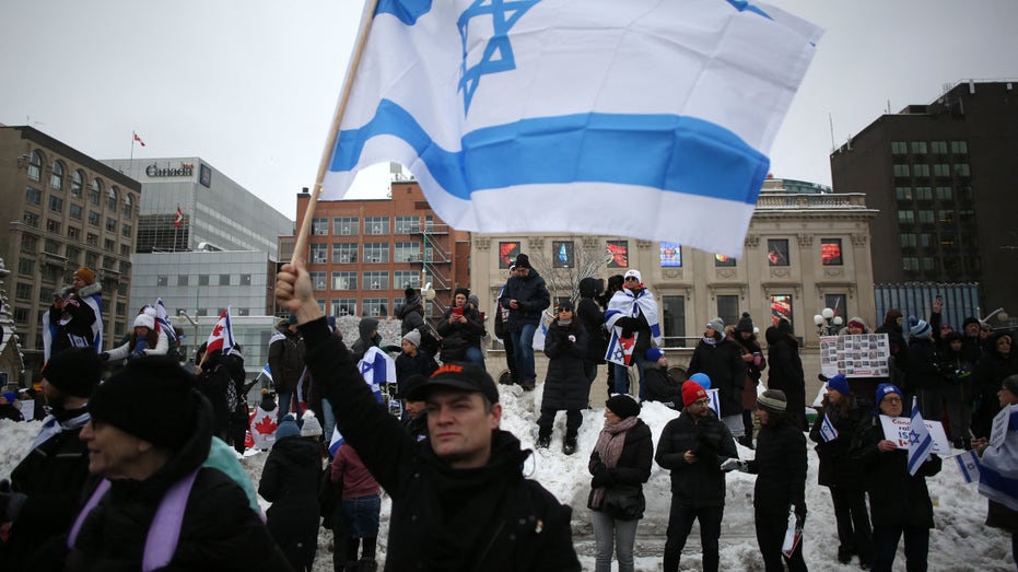 Bus company leaves pro-Israel supporters stranded en route to rally: ‘it’s obvious what happened here’ Bus company leaves pro-Israel supporters stranded en route to rally: ‘it’s obvious what happened here’