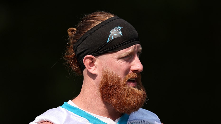 Panthers' Hayden Hurst dealing with post traumatic amnesia after November hit, father reveals