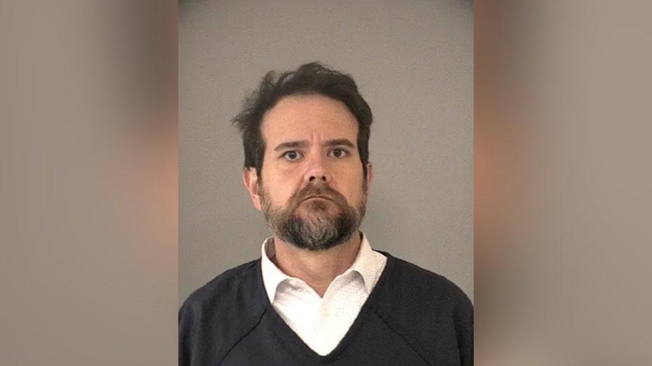 <div></noscript>Texas 'Operation Naughty List' nabs high school principal soliciting sex for : authorities</div>