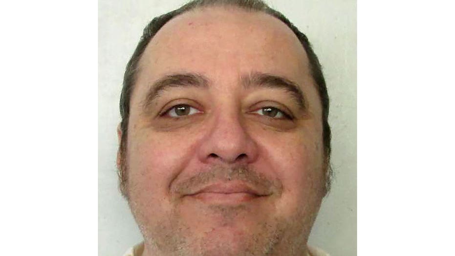 <div></noscript>Alabama death row inmate executed with nitrogen gas, nation's first by a new method in 42 years</div>