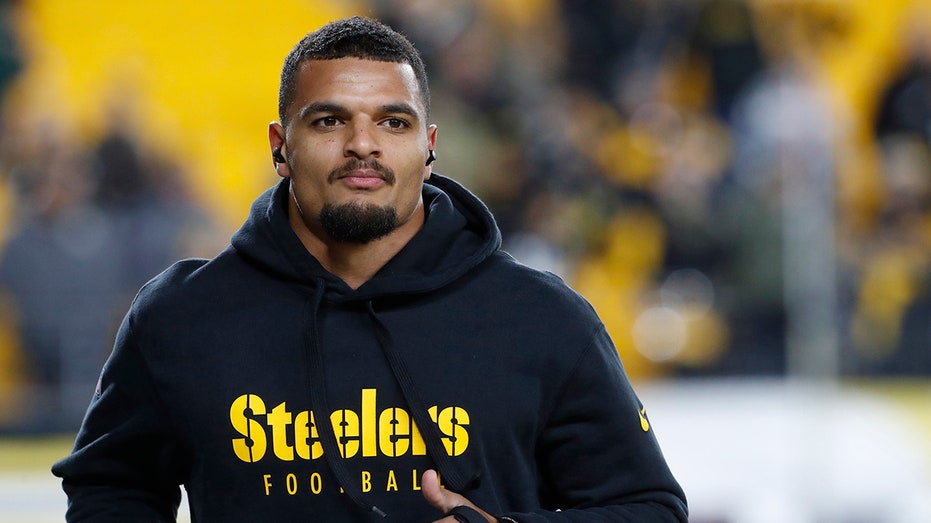 <div></noscript>Minkah Fitzpatrick blasts Steelers teammates after frustrating loss to Patriots: 'They gotta earn it'</div>