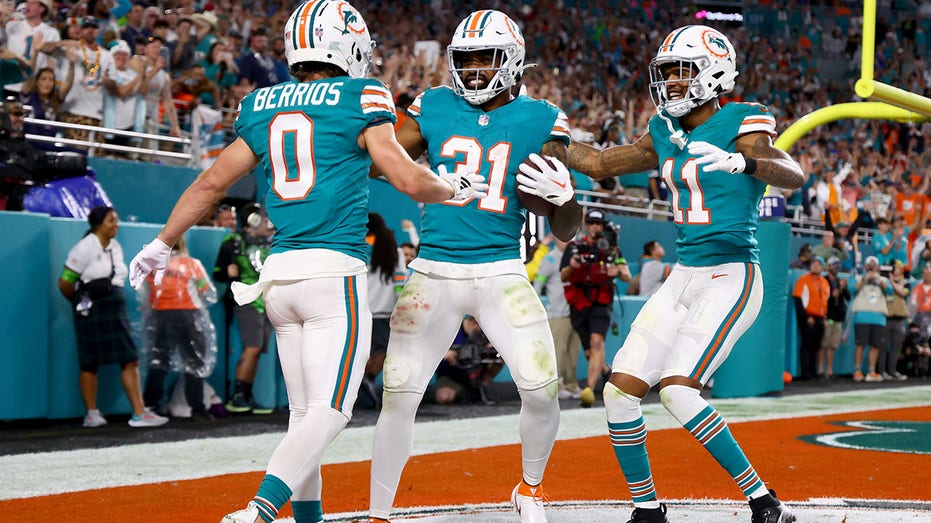 Dolphins splash into playoffs with thrilling win over Cowboys | Fox News