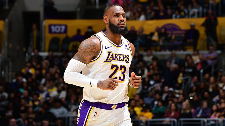 LeBron James sets new NBA record with 20th All-Star selection
